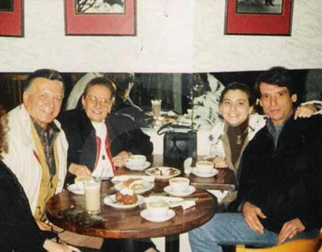 Usta oyuncu Kartal Tibet'in üvey oğlu Civan Canova, Üç Kuruş'ta fırtına estiriyor Usta oyuncu Kartal Tibet'in üvey oğlu Civan Canova, Üç Kuruş'ta fırtına estiriyor