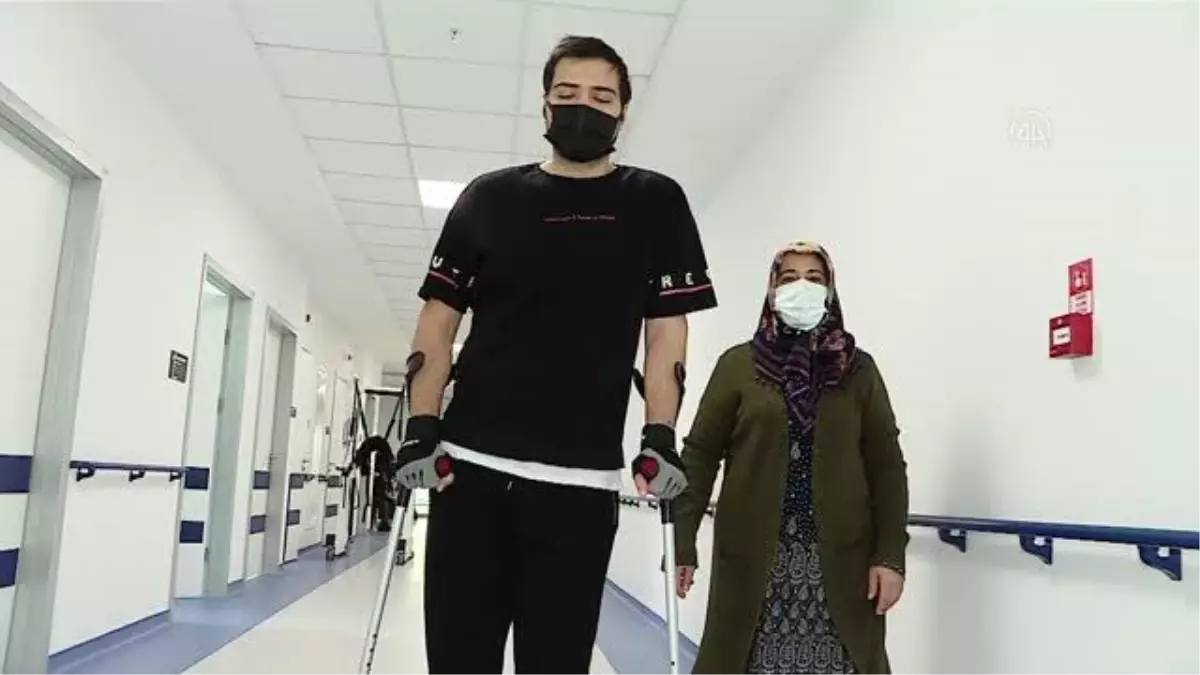 Son dakika! Kaza sonucu felç kalan genç, 'robotik rehabilitasyon' ile ayağa kalktı