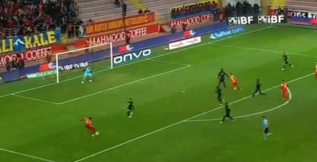 Neler yapıyorsun Thiam! Fenerbahçe'den gönderildi, içinden Ronaldo çıktı Neler yapıyorsun Thiam! Fenerbahçe'den gönderildi, içinden Ronaldo çıktı