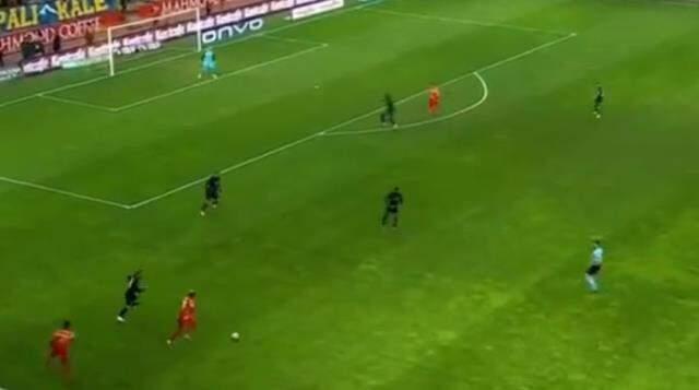 Neler yapıyorsun Thiam! Fenerbahçe'den gönderildi, içinden Ronaldo çıktı Neler yapıyorsun Thiam! Fenerbahçe'den gönderildi, içinden Ronaldo çıktı