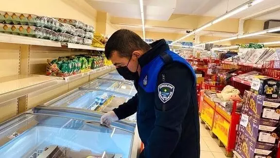 Denetimlerde ortaya çıktı! Rafta farklı kasada farklı fiyat uygulayan 10 markete ceza yağdı Denetimlerde ortaya çıktı! Rafta farklı kasada farklı fiyat uygulayan 10 markete ceza yağdı