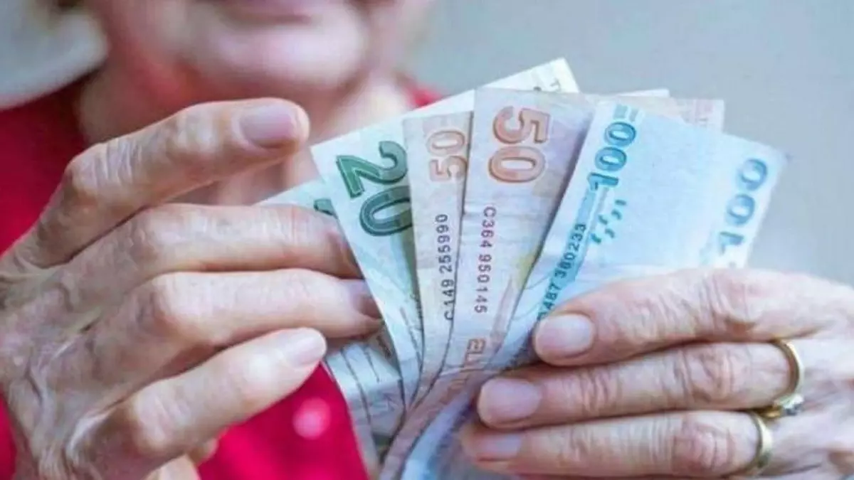 2022 Emekliye yılbaşı ikramiyesi verilecek mi? 2022 yılbaşı emekli ikramiyesi var mı, ne kadar?