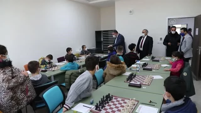 Çubuk'ta okullar arası satranç turnuvası başladı