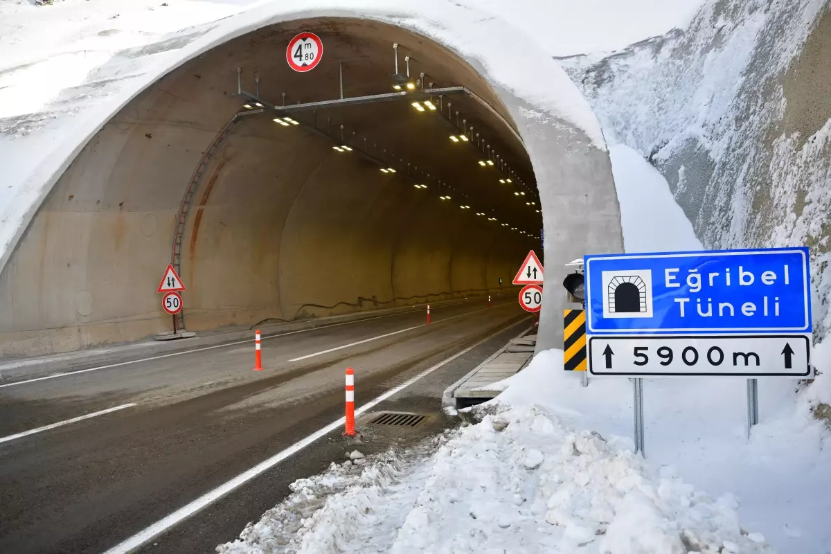 Eğribel Tüneli'nin bir tüpü ulaşıma açıldı