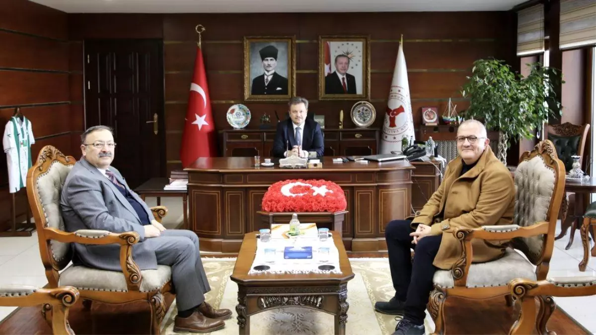 FLO'dan İhtiyaç Sahibi Öğrencilere Bin 204 Çift Ayakkabı