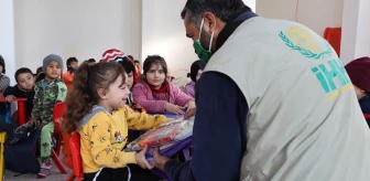 İHH'den Suriye'deki 5 bin öğrenciye kırtasiye yardımı