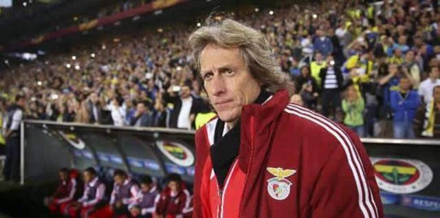 Sağ gösterip sol vurmak budur! Fenerbahçeliler'in hayalini kurduğu dünyaca ünlü hoca sinyali yaktı Sağ gösterip sol vurmak budur! Fenerbahçeliler'in hayalini kurduğu dünyaca ünlü hoca sinyali yaktı