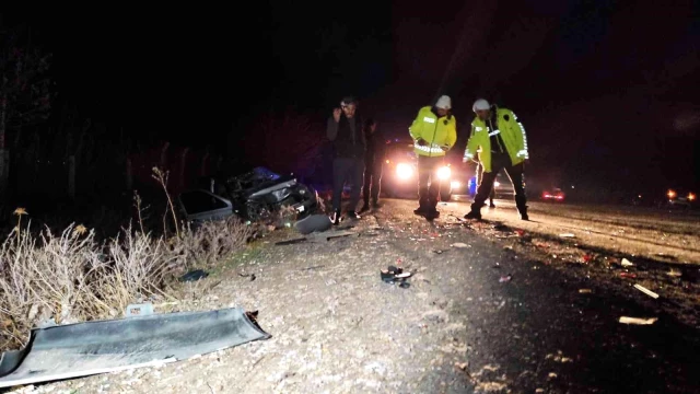 Şanlıurfa'da otomobil ile kamyonet çarpıştı: 12 yaralı