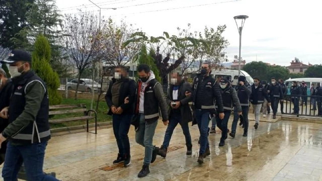 Son dakika haber | Tırpan operasyonunda İzmir'de 11 tutuklama