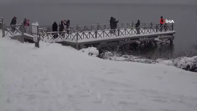 Uzmanı uyardı, karla kaplı alanda güneş gözlüğü takılmalı
