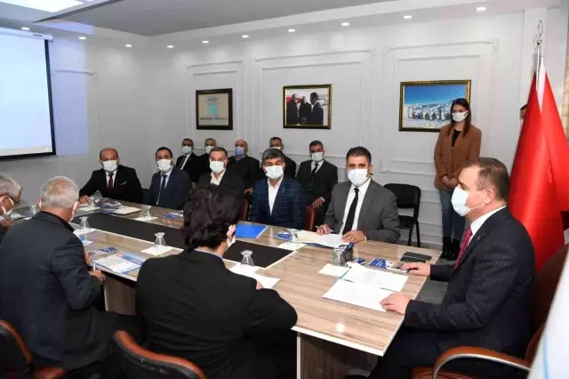 Vali Akbıyık, muhtarlarla bir araya geldi