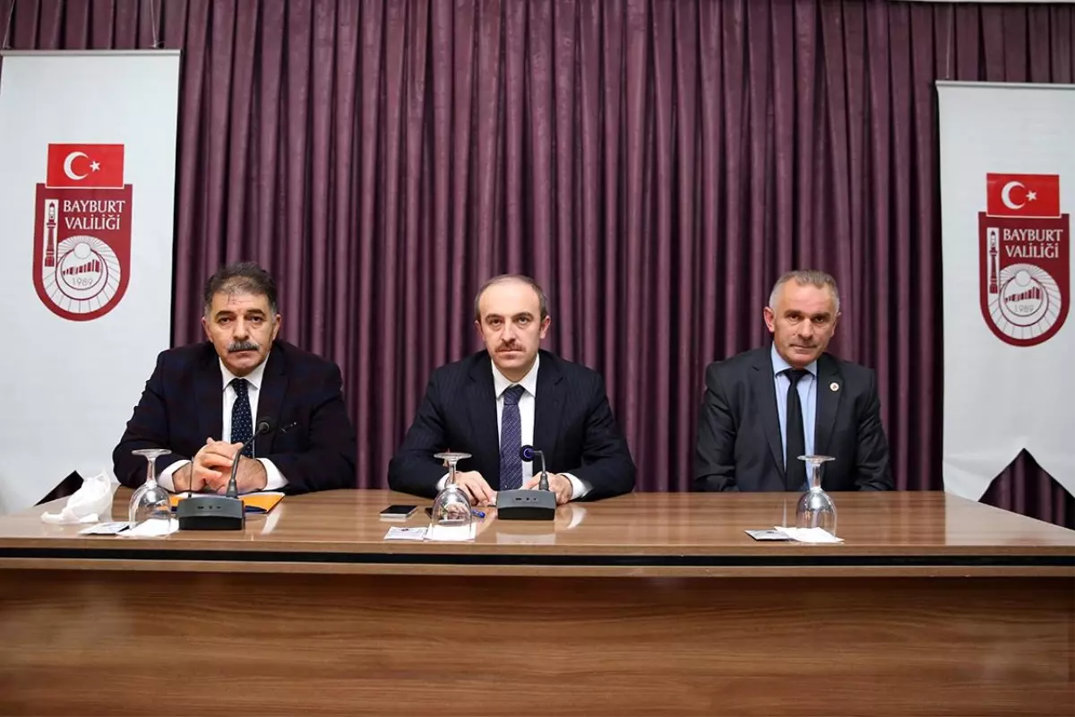 Vali Cüneyt Epcim ile Milletvekili Fetani Battal Köy Muhtarları ile Bir Araya Geldi