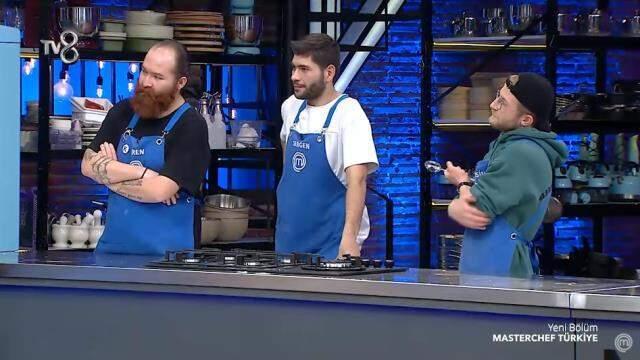 MasterChef'te Mehmet Yalçınkaya'dan bir ilk! Tatlısını beğendiği yarışmacı için kaşık attı