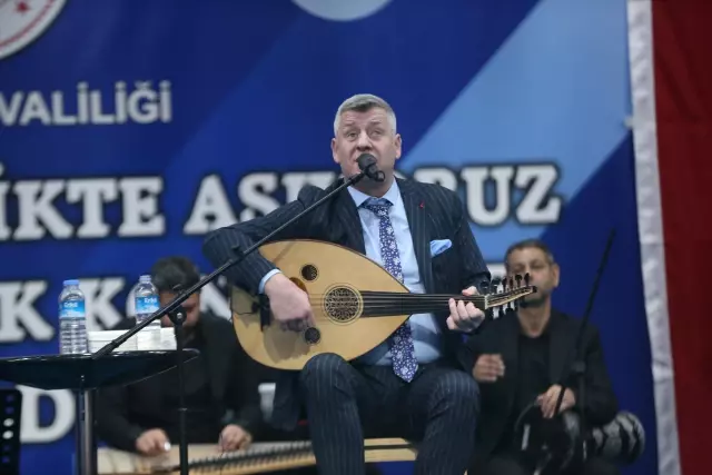 Metin Şentürk engelli bireyler için konser verdi