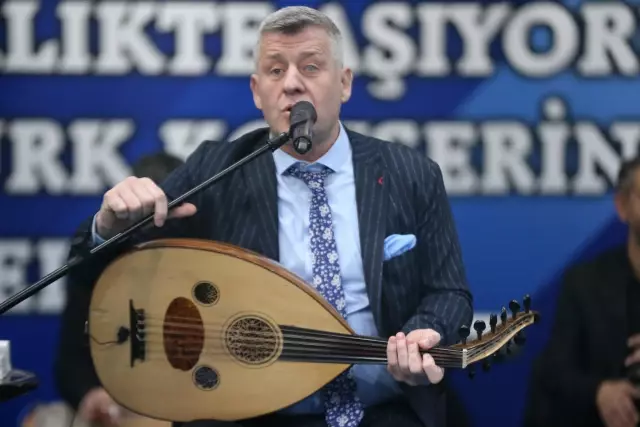 Metin Şentürk engelli bireyler için konser verdi