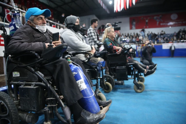 Metin Şentürk engelli bireyler için konser verdi