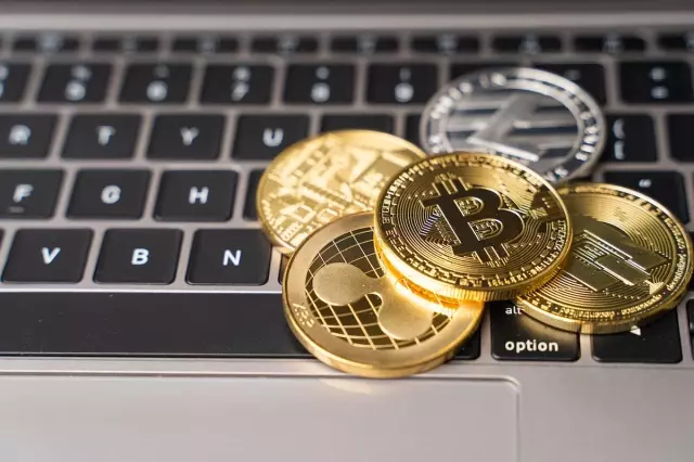 Yeni yılın üçlüsü: Bitcoin, Ethereum ve HUH Token Yeni yılın üçlüsü: Bitcoin, Ethereum ve HUH Token