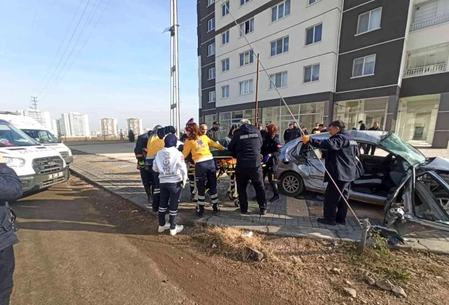 Ankara'da tırla otomobil çarpıştı: 3 yaralı