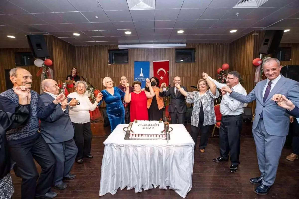 Başkan Soyer huzurevi sakinlerinin yeni yılını kutladı