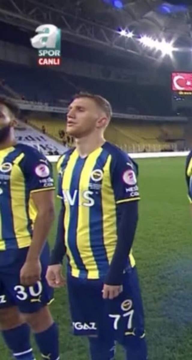 Fenerbahçe'de yeni Ozan Tufan krizi! 22 yaşındaki Burak Kapacak'ın oynamama sebebi belli oldu Fenerbahçe'de yeni Ozan Tufan krizi! 22 yaşındaki Burak Kapacak'ın oynamama sebebi belli oldu