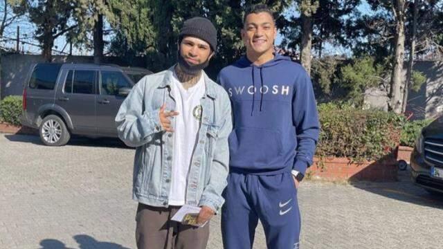 Galatasaray'da bileti kesilen ilk isim belli oldu! Arabasını dahi ülkesine yolladı Galatasaray'da bileti kesilen ilk isim belli oldu! Arabasını dahi ülkesine yolladı