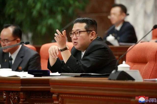 İsrafı seven Kuzey Kore lideri Kim Jong-un bir deri bir kemik kaldı: Halkım için yemiyorum İsrafı seven Kuzey Kore lideri Kim Jong-un bir deri bir kemik kaldı: Halkım için yemiyorum