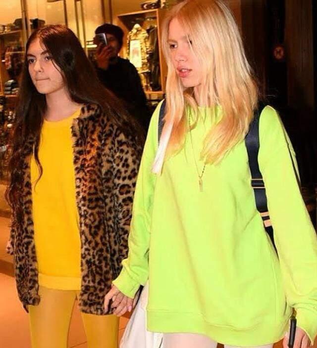 Aleyna Tilki'nin saplantılı hayranı sınırı aştı! Çitlerden atlayıp evinin kapısına kadar dayandı Aleyna Tilki'nin saplantılı hayranı sınırı aştı! Çitlerden atlayıp evinin kapısına kadar dayandı