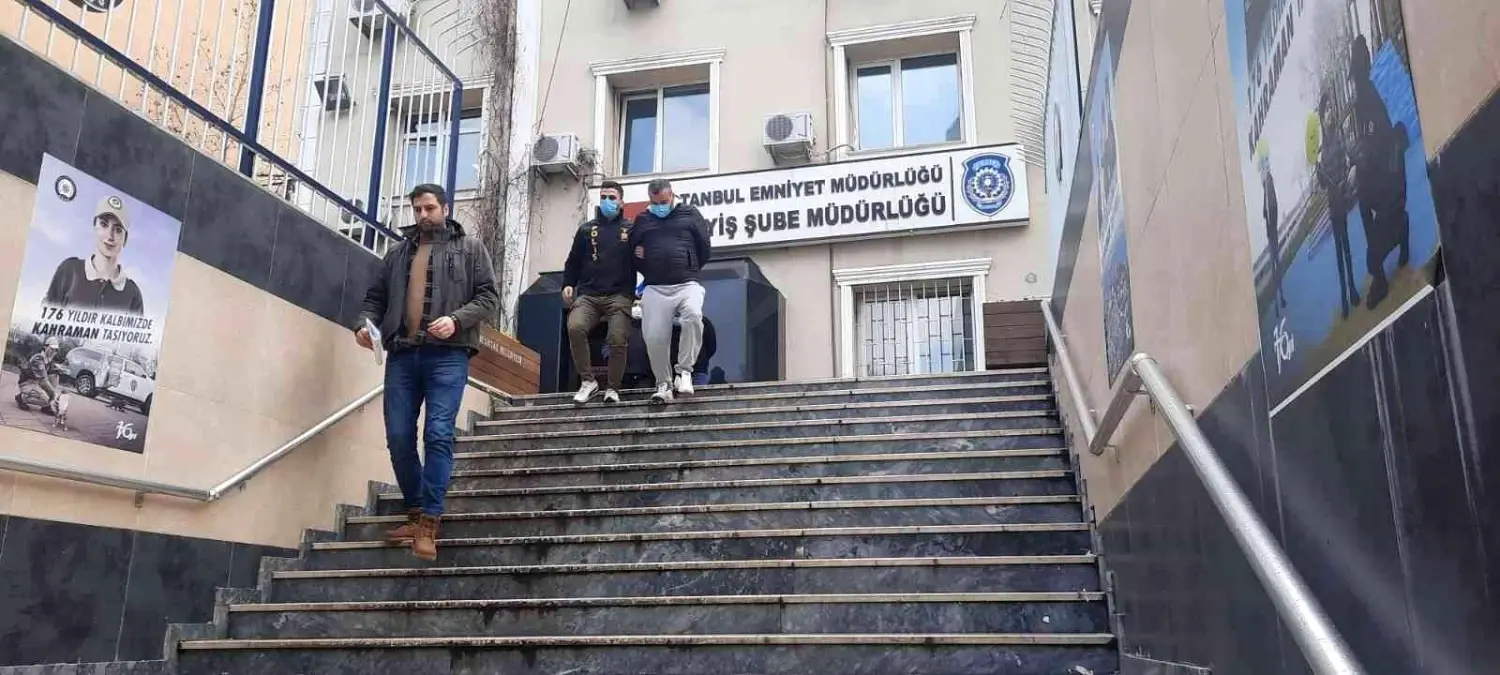 Lüks aracın camını sökerek içeri girdi, hayalet gösterge panelini böyle çaldı