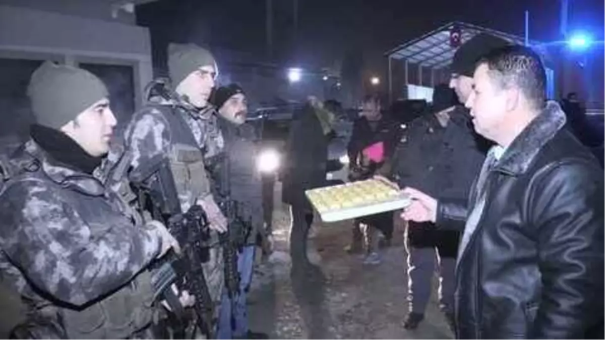 Güvenlik güçleri, yeni yıla dondurucu soğukta elleri tetikte girdi
