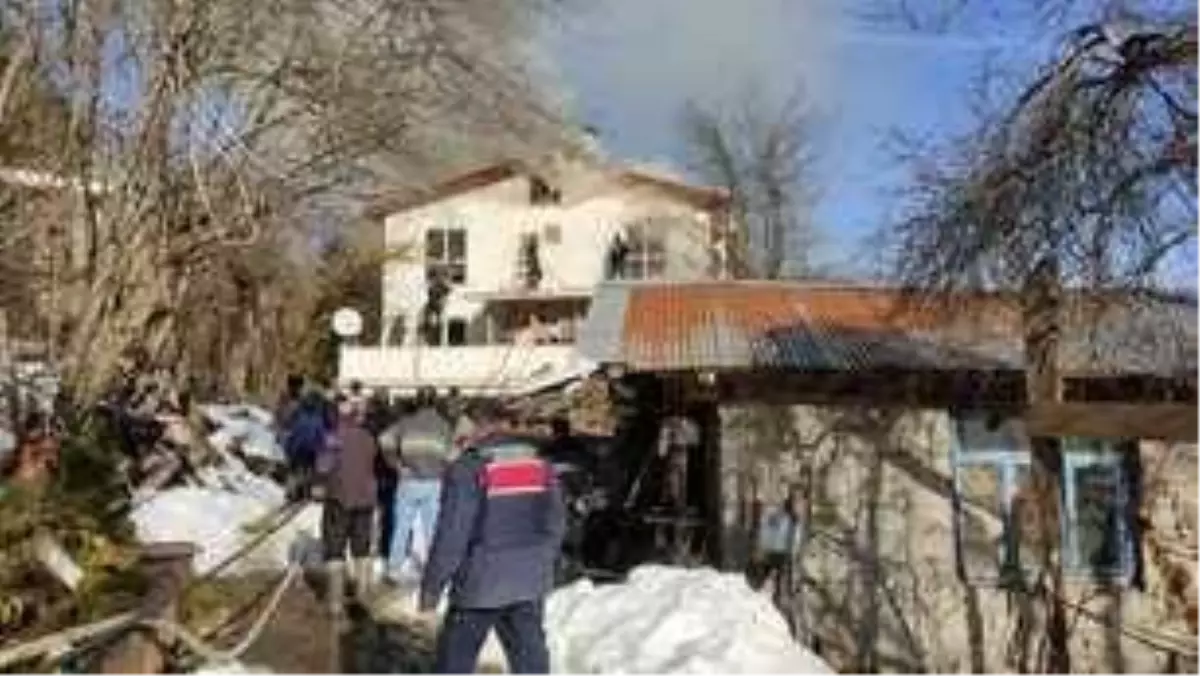Son dakika haberi: İki katlı binada korkutan yangın