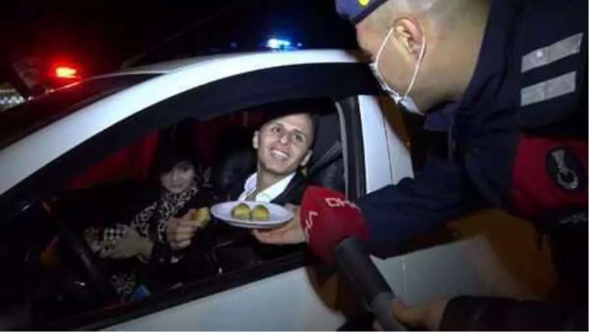 Jandarmadan baklavalı yeni yıl kutlaması