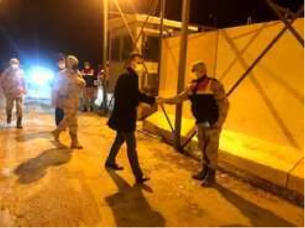 Kaymakam Savar, yılbaşında görev yapan polis ve jandarma ekiplerini ziyaret etti