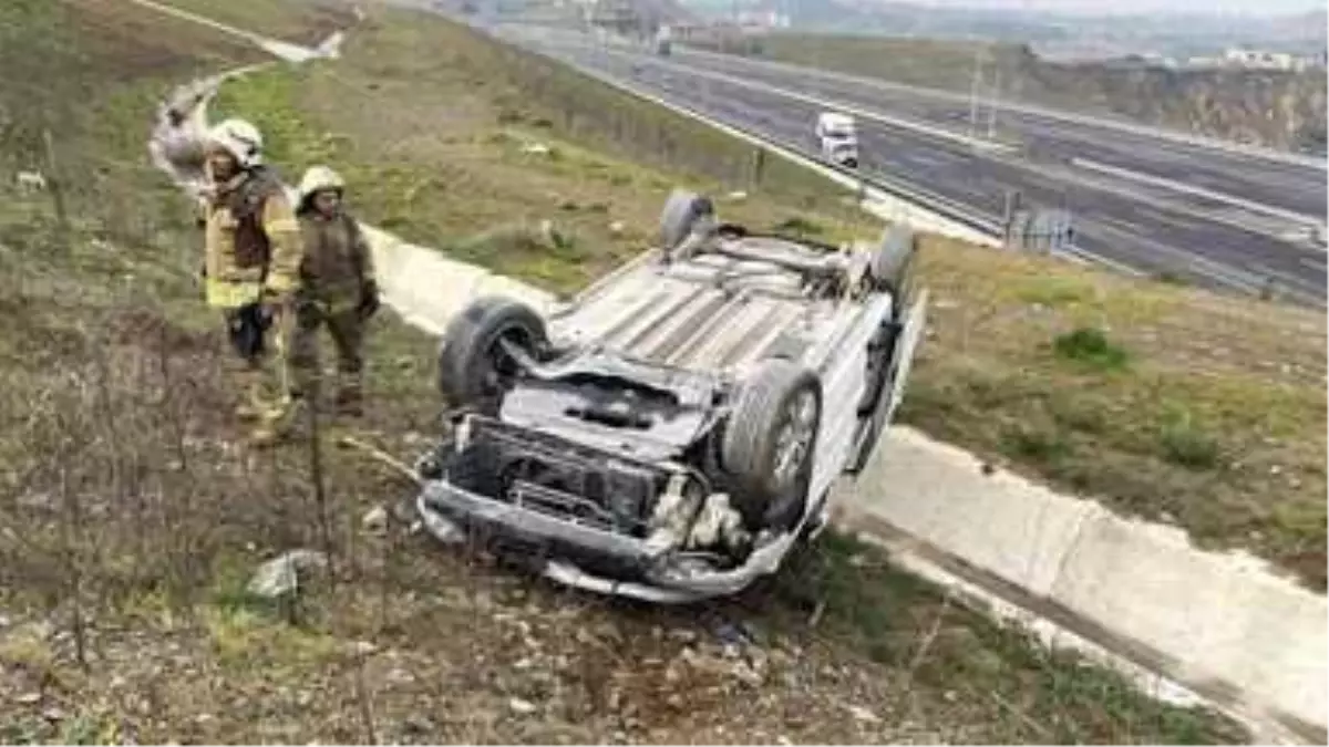 Sultangazi'de hafif ticari araç şarampole uçtu: 1 yaralı