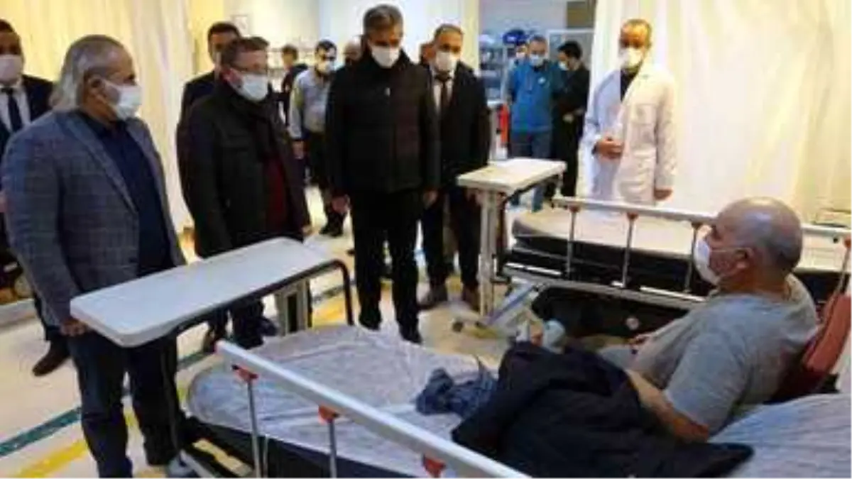 Vali Polat, yılbaşı gecesi çalışan kamu görevlilerini ziyaret etti