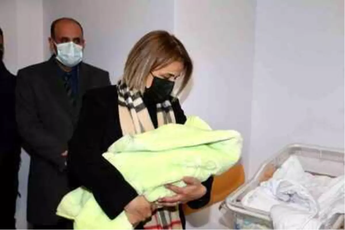 Yeni yılın ilk bebeği dünyaya geldi