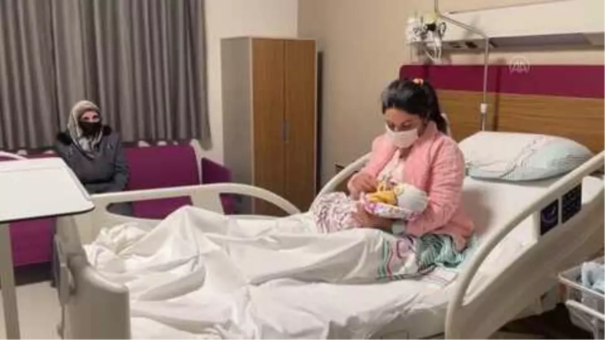 Yeni yılın ilk bebekleri Esra ve Ömer oldu