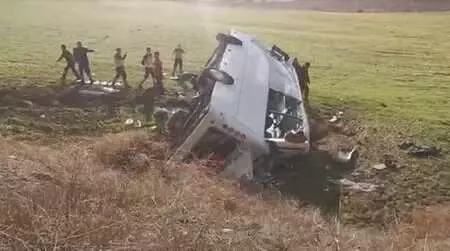 Güreşçileri taşıyan midibüs, kontrolden çıkıp şarampole yuvarladı: 1 ölü, 15 yaralı