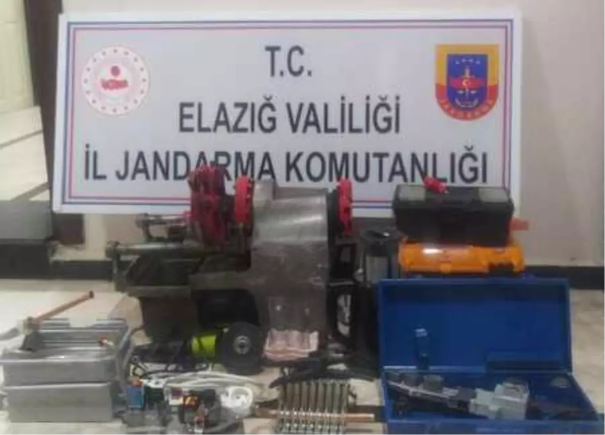 Elazığ'da ev ve iş yerlerinden hırsızlık şüphelilerine suçüstü