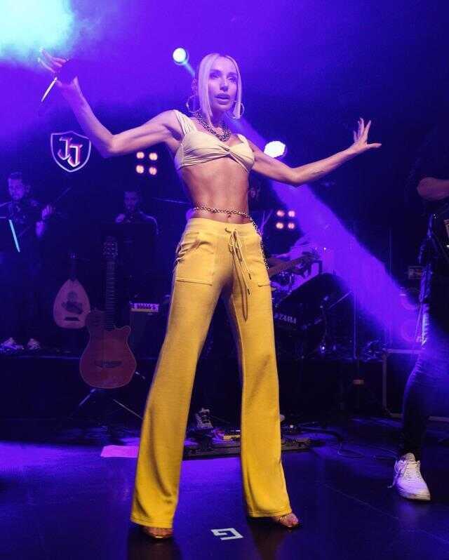 Ozan Çolakoğlu, eşi Gülşen'in sahne kıyafetleri hakkında konuştu: Çok beğeniyorum Ozan Çolakoğlu, eşi Gülşen'in sahne kıyafetleri hakkında konuştu: Çok beğeniyorum