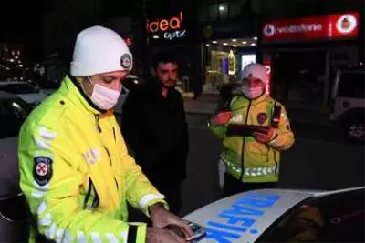 Alkollü halde araç kullanan sürücüden polislere akıllara zarar savunma