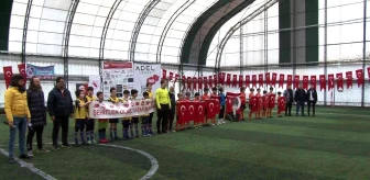 Son dakika haber... Bayrampaşa'da minik futbolcular, şehit yakınları için ter döktü