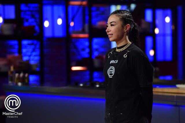 Masterchef'te kim elendi? 2 Ocak Masterchef'te kim gitti? Bu hafta Masterchef'te kim elendi? Burcu mu, Hasan mı, Tahsin mi elendi?