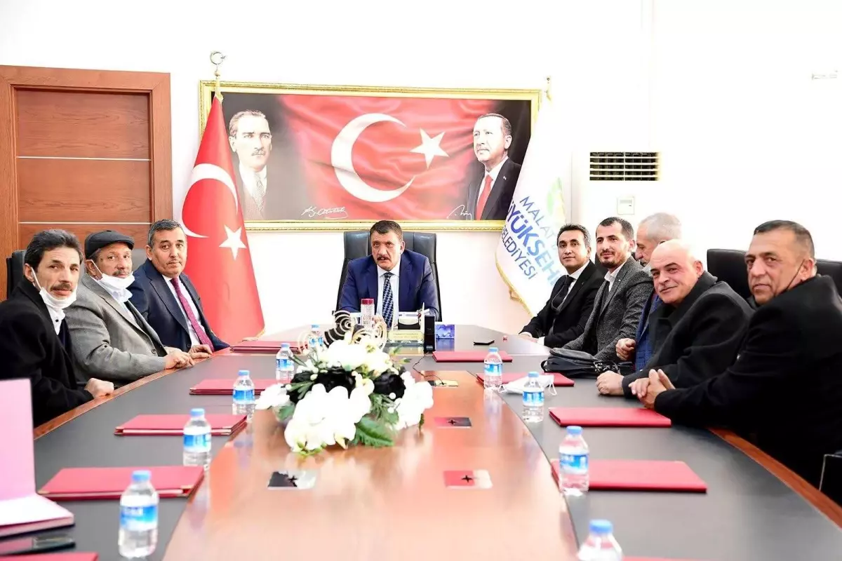 Pütürge İlçe Muhtarlarından Başkan Gürkan'a teşekkür ziyareti