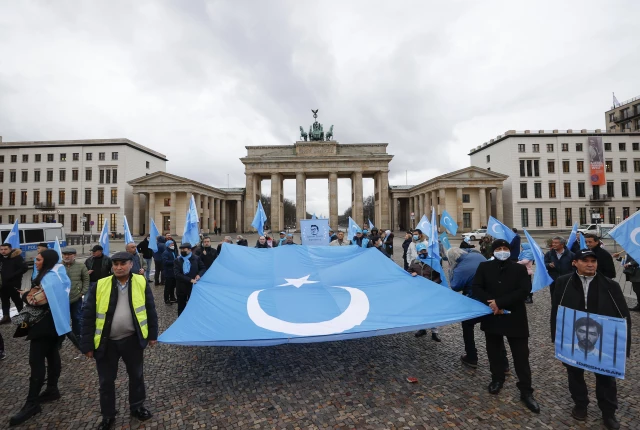 Almanya'daki Uygurlardan Pekin Olimpiyat Oyunları'nın boykot edilmesi için gösteri