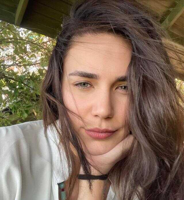 Buse Varol sarışın oldu, takipçileri yeni imajını hiç beğenmedi