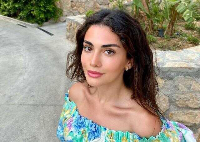 Dünyanın en güzel yüzüne sahip 100 kadın'ından biri Hande Erçel oldu!