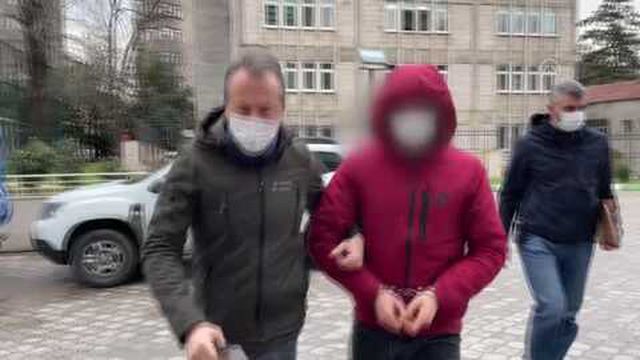 Pompalı tüfek doğrulttuğu kişinin cep telefonunu gasbeden şüpheli yakalandı
