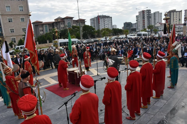Adana'nın düşman işgalinden kurtuluşunun 100'üncü yılı fener alayıyla kutlandı