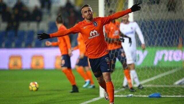 Edin Visca kimdir? Edin Visca Trabzonsporla mı anlaştı? Visca kaç yaşında, hangi takımda oynuyor? Visca mevkisi ne?