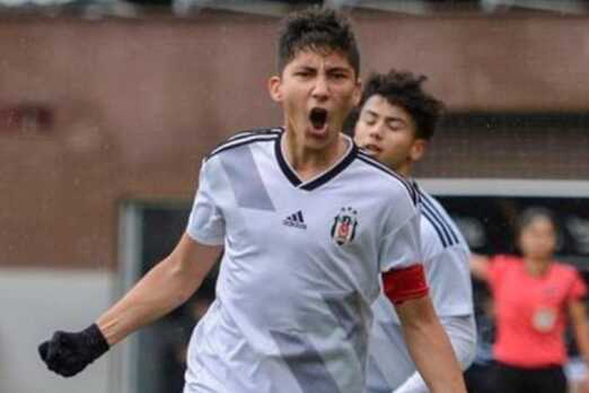 Emirhan İlkhan kimdir? Kaç yaşında, nereli, hangi takımda oynuyor, mevkisi ne? Emirhan İlkhan boyu kaç, hangi pozisyonda oynuyor, orta saha mı?